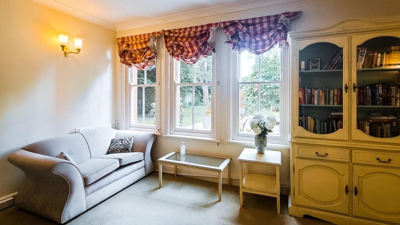 Bed & Breakfast Pickwicks 4*